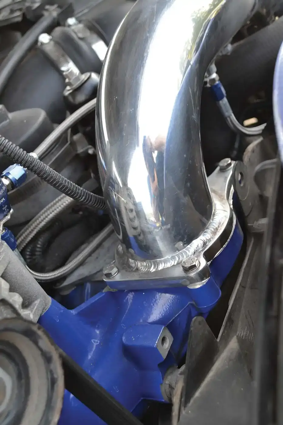 To increase airflow and add some cosmetic style, a No Limit Fabrication cold-side intake pipe was installed.