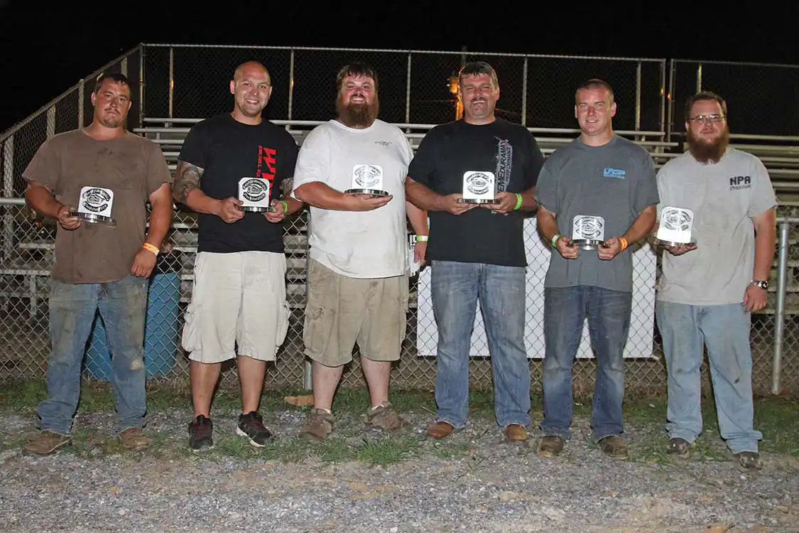 The pull winners got together for a group photo