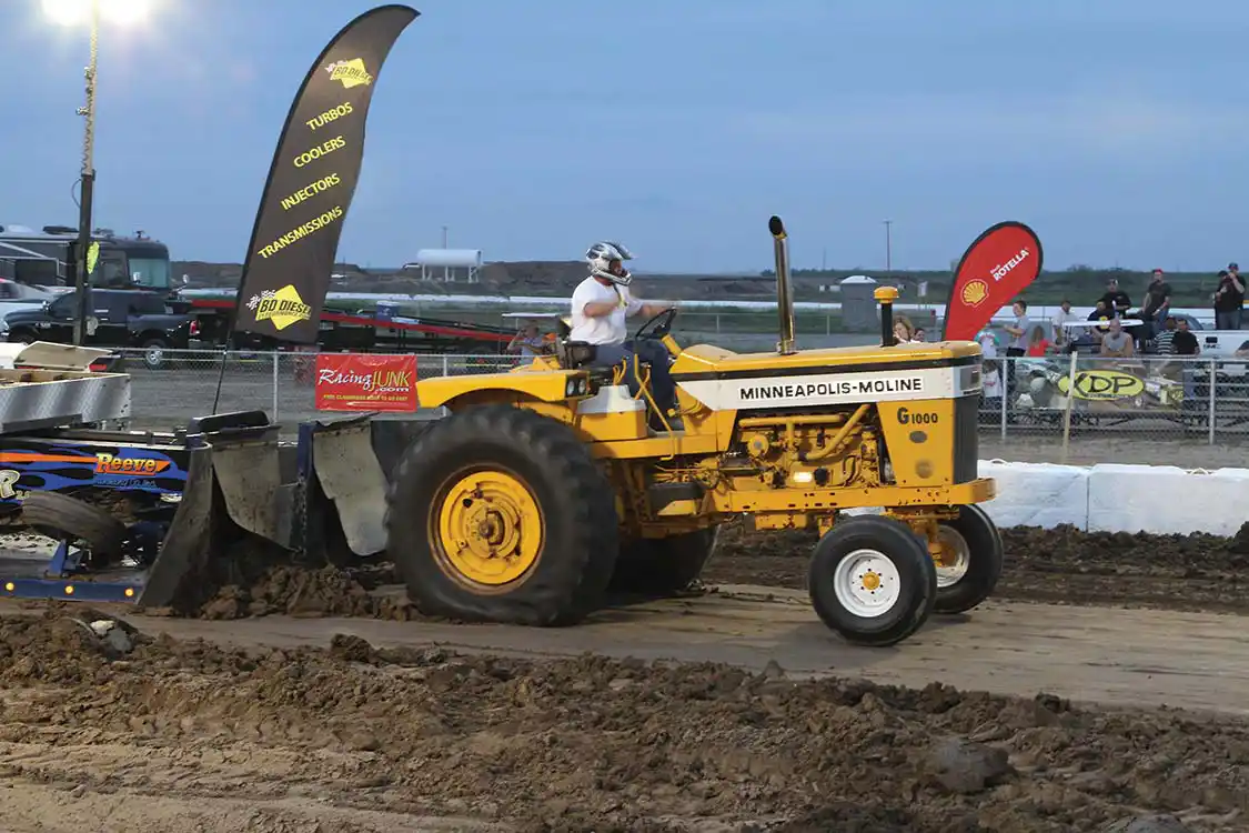 Vintage tractor racing
