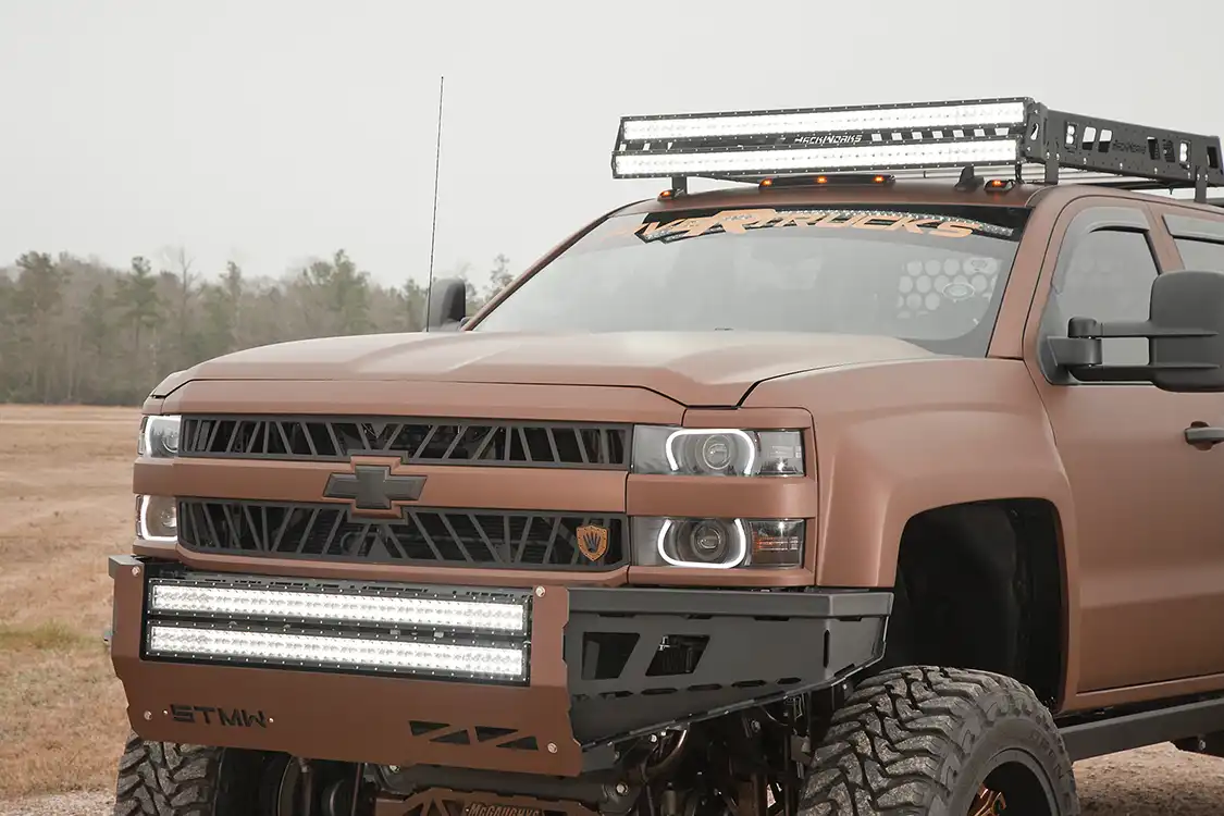 Bryant had a plan to have a matching theme throughout the build. Up front, a ShowTime Metal Works bumper was built to integrate with twin 40-inch OLB LED light bars. A custom front grille was built by Gravel Empire and the RackWorks roof rack has a pair of 50-inch OLB LED bars. Custom headlights by plainANsimple were also installed.