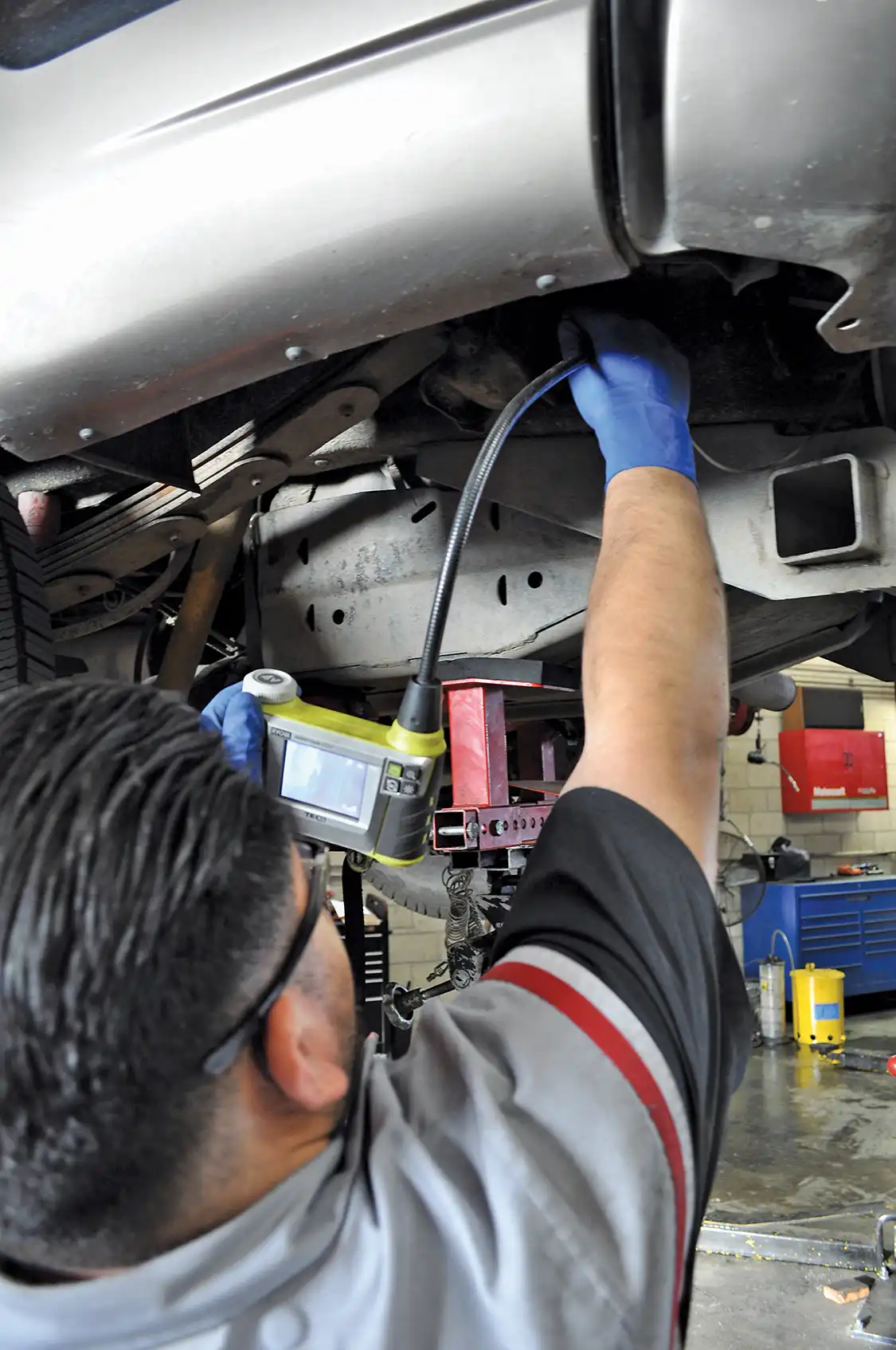 20. Bud's Diesel techs continue to impress us. Before calling the tank done, Lezama did a quick check with his camera scope to make sure there was plenty of room between the cab and fuel pick-up tube. No surprise, we were good to go.