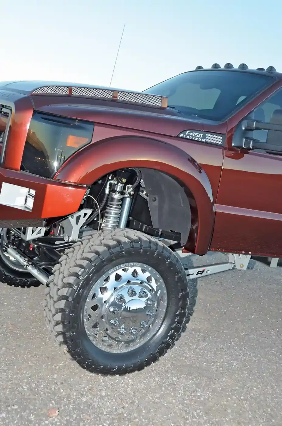 The shortened front fender flairs blend right into the new Fusion front bumper and adds to the clean lined of body on the F450.