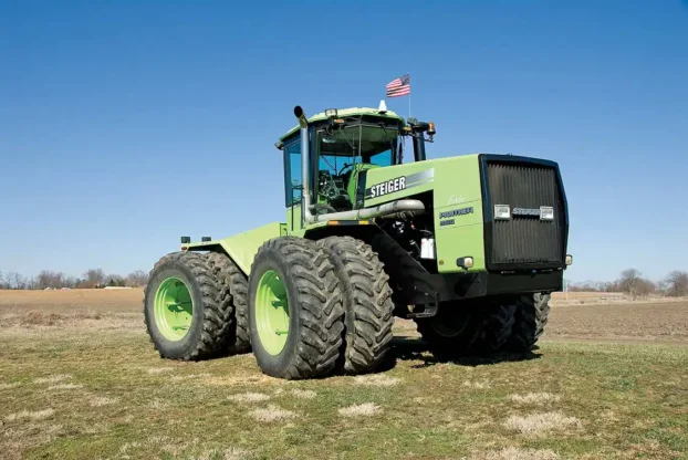 Daron Rittenauer’s ‘87 Panther 1000 is almost a last-of-the-breed tractor. Though built under the ownership of Case IH, it was still the same tractor offered by Steiger in its last year of corporate independence. The Panther and the Lion shared a platform this year, the only difference being the Cummins or Cat engines (your choice) were turned up from 335 to 375 hp. Yeah, it’s safe to say Daron’s is turned up that much.