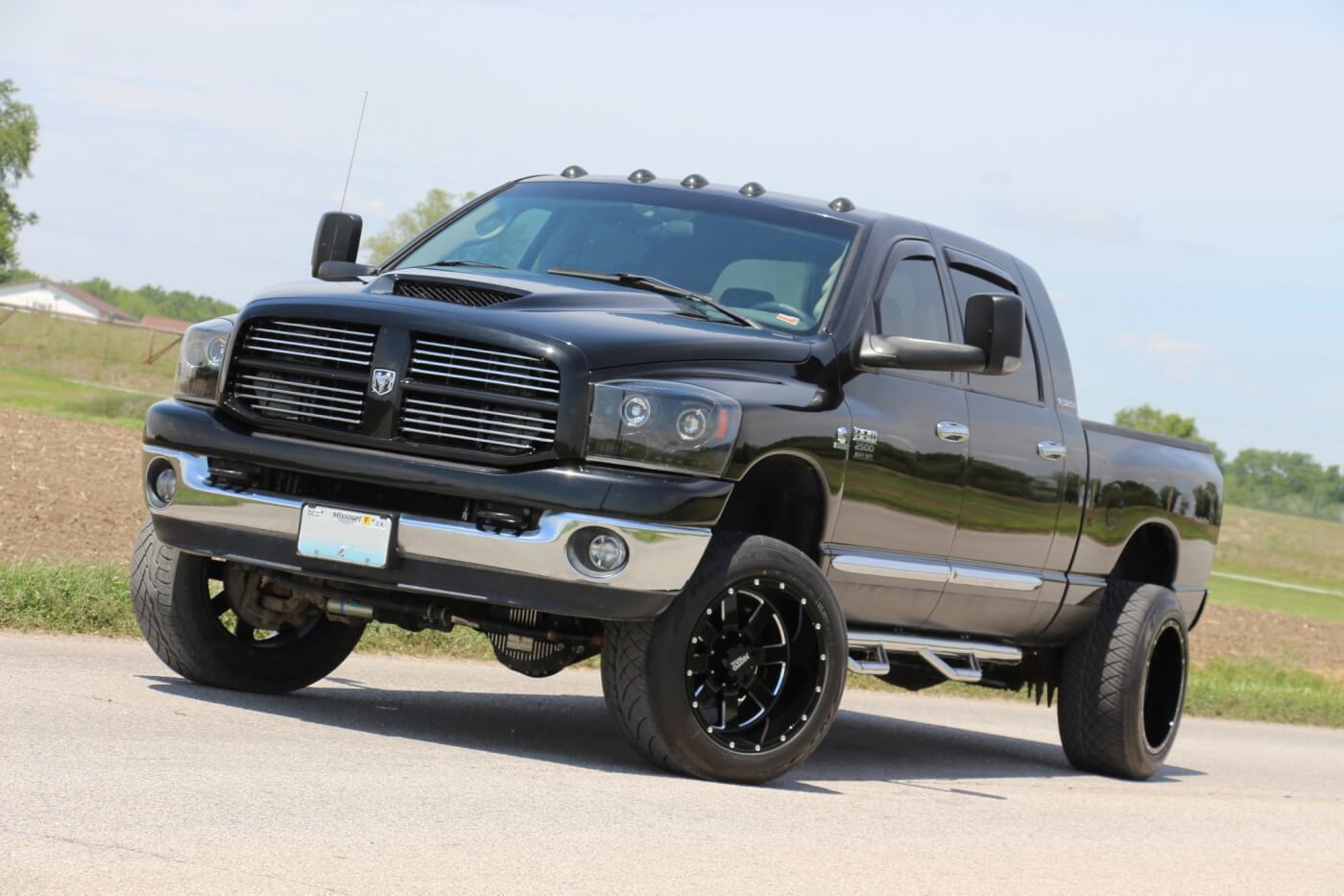 DW  DODGEBLACK