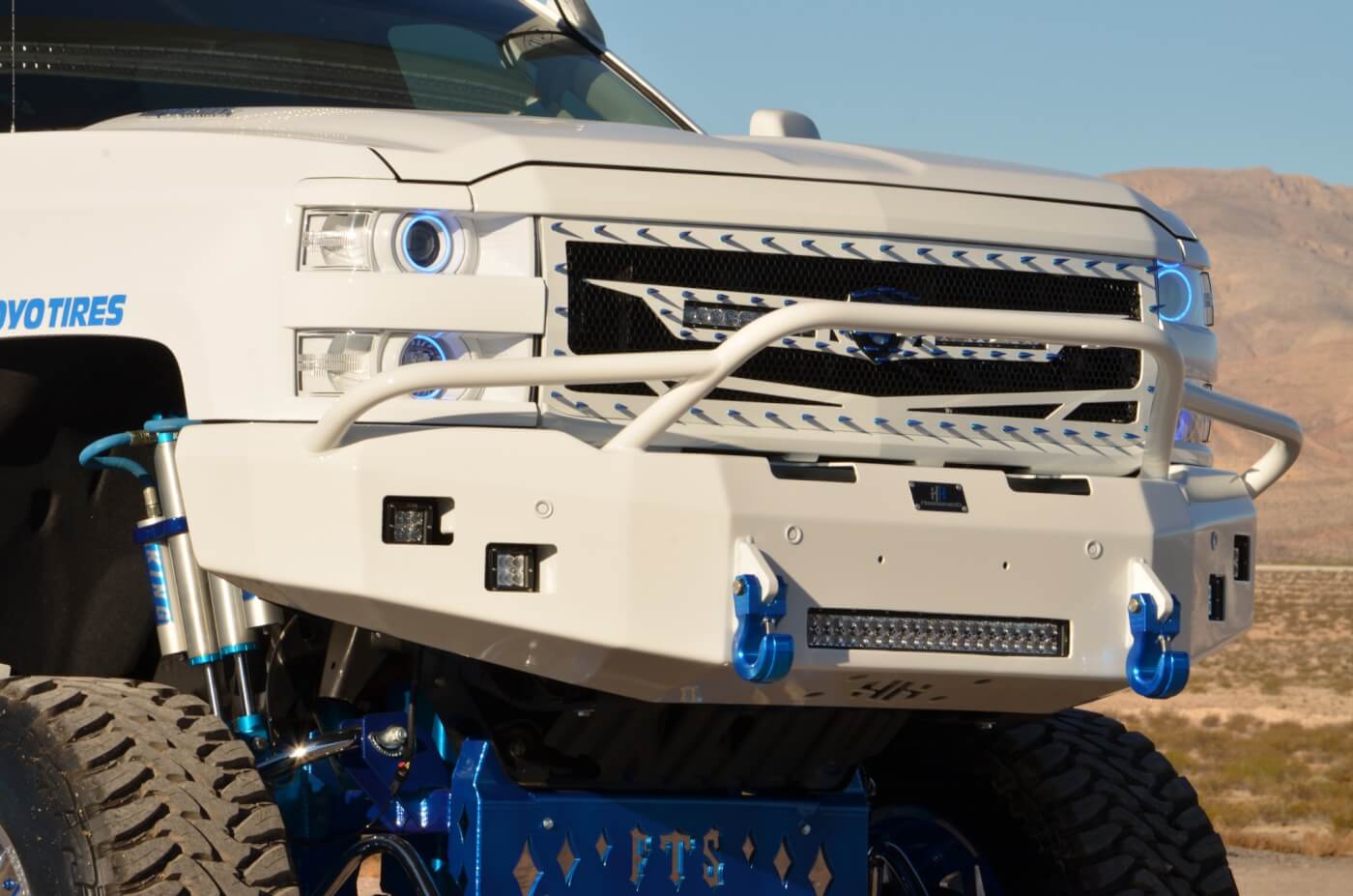 The Hammerhead Armor bumper on the front with the Monster hooks add to the tough look of this rig.
