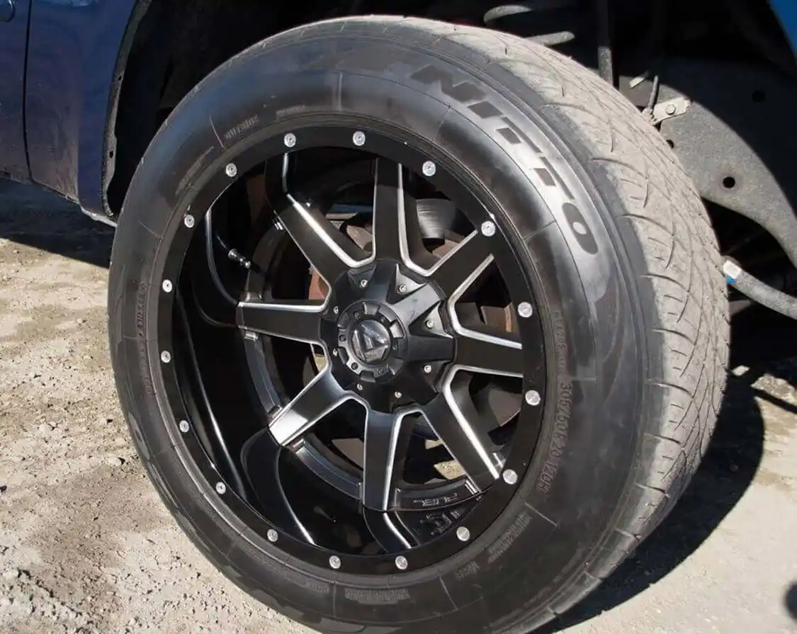 Putting all of that horsepower to the ground is a set of 305/50R20 <a href="https://www.nittotire.com/">Nitto</a> 420 tires wrapped around two-piece 20x12 <a href="http://www.fueloffroad.com/">Fuel</a> Maverick wheels. The truck also rides on a set of <a href="https://www.gorancho.com/">Rancho</a> shocks and custom-fabricated rear traction bars built by MPD.