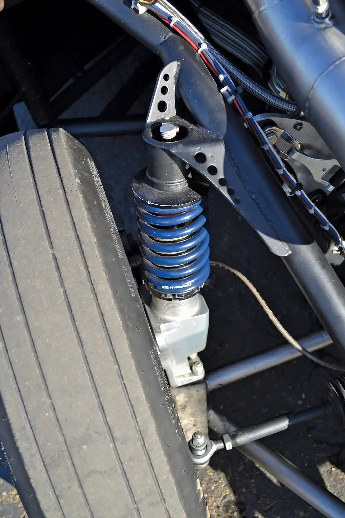 Since diesels have a fairly heavy front weight bias due to their robust engines, long travel heavy-duty struts are a vital part of the S10's front suspension.