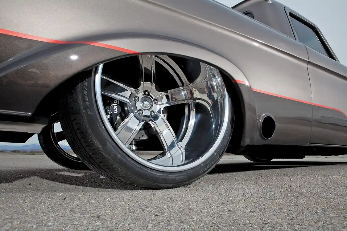 In order to accommodate massive 405 rear Pirellis, Weaver constructed a custom rear back-half and suspension setup for this truck.