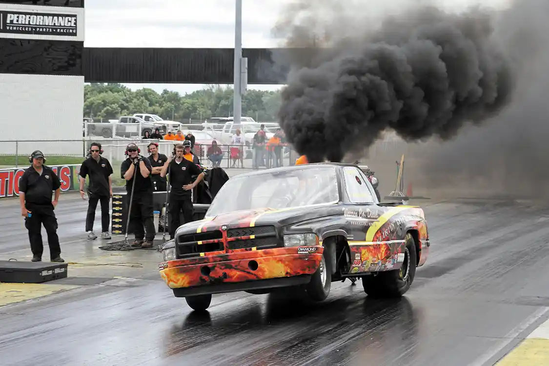 Steve Royalty and the Flirtin’ With Disaster Pro Mod Dodge is always a sight to see when he leaves the line with the wheelie bars on the ground, the rear tires wrinkled and the left front tire high in the air.