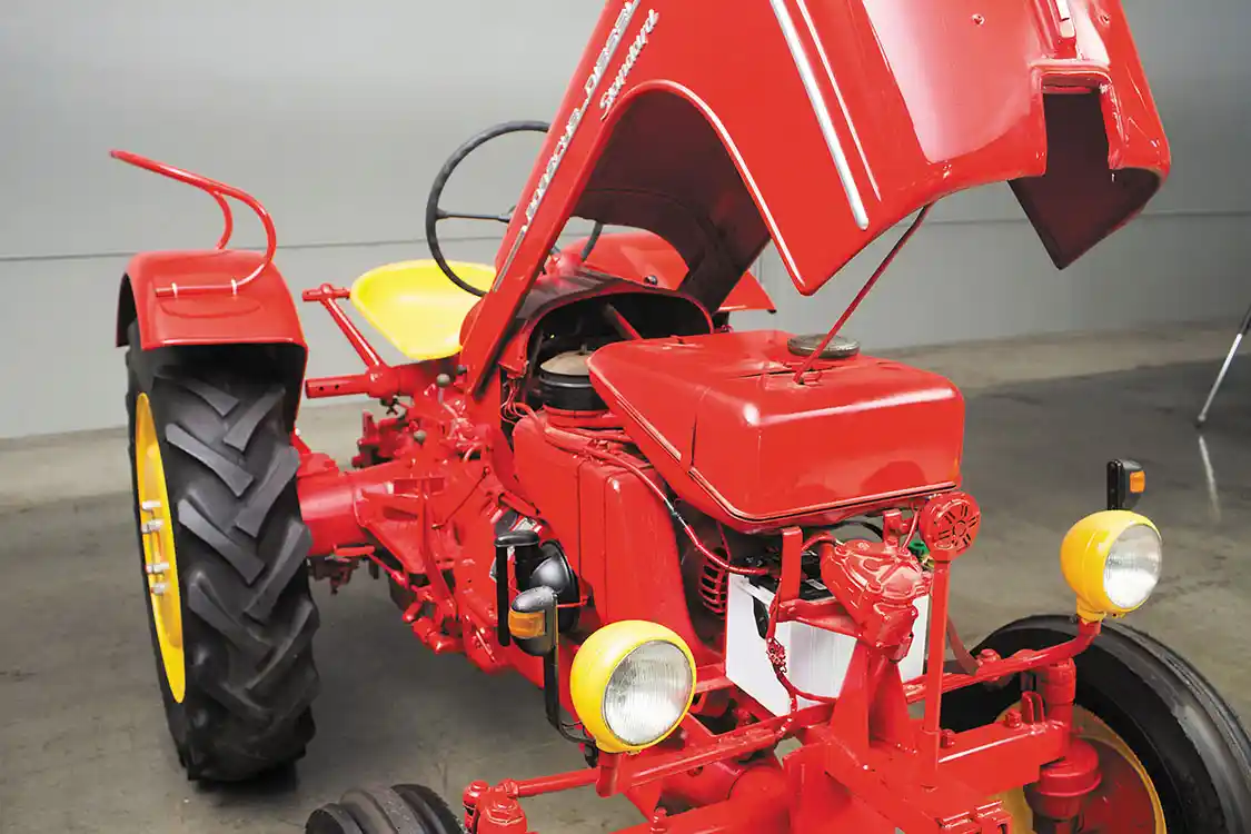 The air cooled engine had a robust fan that is directly driven by the engine. The shroud directs air over the cylinders and oil cooler. The cooling system was designed for easy cleaning. The lights and horn were common features found in the European market but the info we have is that they were not included on North American models. That could indicate either this tractor originated in Europe, or the owner/restorer dressed it up with Euro-style accoutrements.