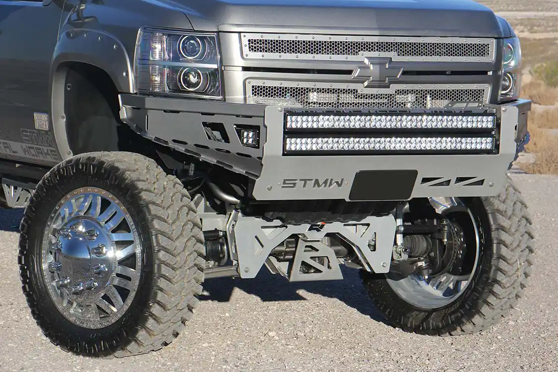 What else would Dustin put on his bumper other than his own STMW unit? This bumper sports twin 40-inch Delta Series, double-row LED light bars. You can also see the LED front corner lights, the LED headlights and the color-matched grille shell.