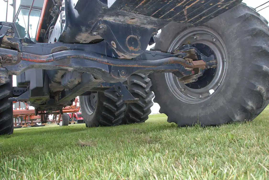 The all-wheel drive system features a German-made ZF front axle, which was then, and is still, common use in the American ag industry. The rear final drive was a White unit that had roots back in the Oliver days but was well proven by the time the 9190 came along. Some say the 193 hp Deutz is pushing against this final drive’s design limitations but that is not generally proven by lots of failures.