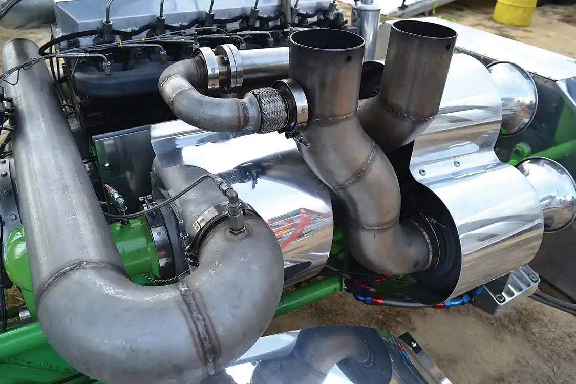 The exhaust side piping was built in-house by Alter Ego Diesel Motorsports, and this angle shows just how much real estate the three large frame turbos take up. The large horizontal cylinder near the top of the photo is a wastegate, which releases exhaust pressure past the turbochargers, if drive pressure gets too high.