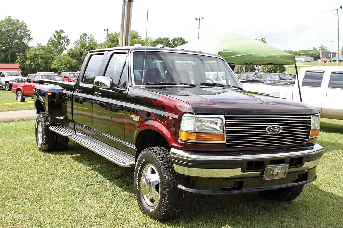 Kevin Martin’s beautiful F-350 was easily judged to be the winner of the Best Paint award thanks to the deep black base combined with custom flames and carbon fiber-looking accents.