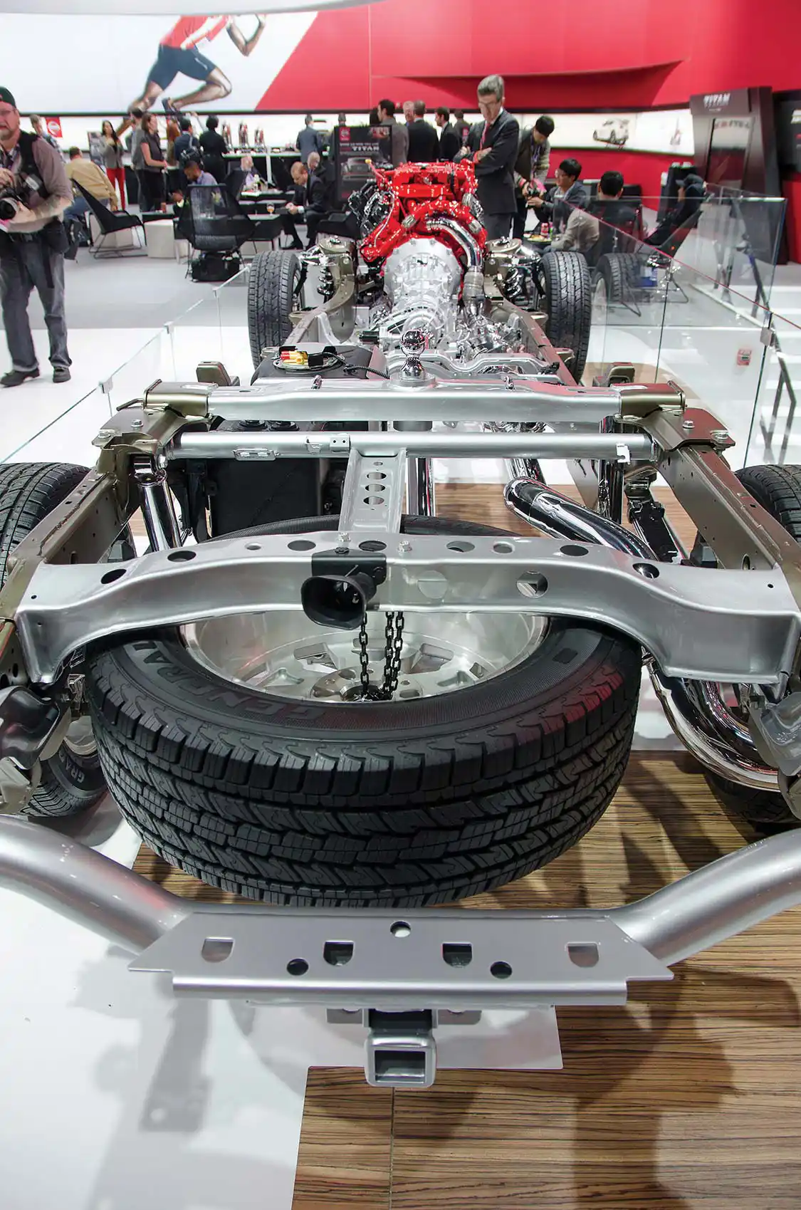 Bed support looks robust, it should be to claim a payload of 2,000 lbs. Oh, nobody mentioned a standard hitch, which we seem to see plainly.