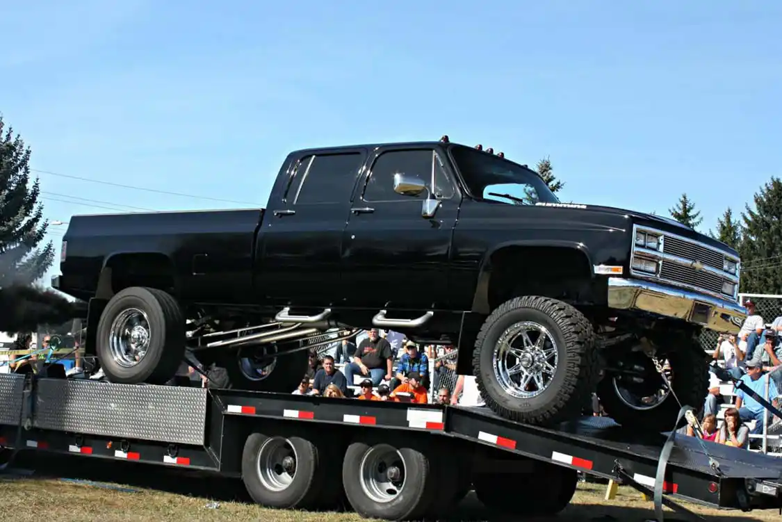 The 12V Cummins conversion has become a pretty popular trend over the past few years and every once in a while one will catch your eye that just makes your jaw drop. This old 1-ton crew cab has been meticulously restored to better than original condition with smooth-as-glass black paint, a great stance and Cummins horsepower under the hood. Yes please.