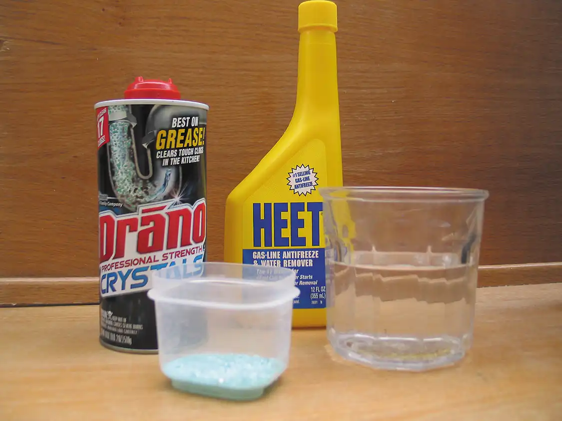 4. Thoroughly mix the 200mL of methyl alcohol with 6 grams sodium hydroxide (lye) in a glass jar. This will create a sodium methoxide mixture.