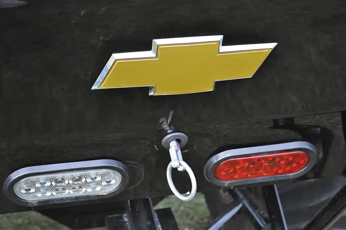 For ease of maintenance, weight, and accessibility, the GM employs a hydraulically lifted <a href="http://gtsfiberglass.com/">GTS</a> fiberglass body. The lift-top is also good for showing off the hardware in the pit area.