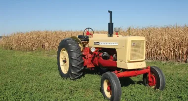 Randy Coyings ’61 570 Super is one of only 1,680 built in ’61 and ’62. It is the 568th 570 Super ever built. Cockshutt had adopted this Harvest Gold/Vermillion Red color scheme for the 1961 model year. The 500 Series had debuted all in Harvest Gold while previous generations were often all in Vermillion Red (the traditional Cockshutt color).
