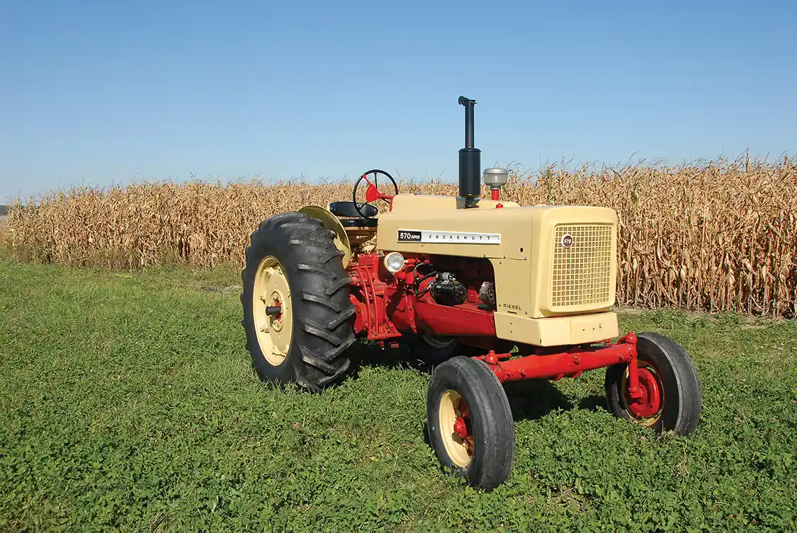 Randy Coyings ’61 570 Super is one of only 1,680 built in ’61 and ’62. It is the 568th 570 Super ever built. Cockshutt had adopted this Harvest Gold/Vermillion Red color scheme for the 1961 model year. The 500 Series had debuted all in Harvest Gold while previous generations were often all in Vermillion Red (the traditional Cockshutt color).