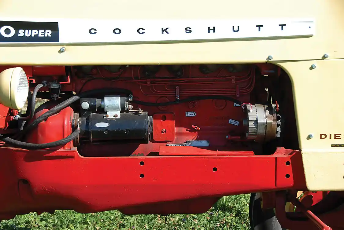 The Hercules D339 engine was a direct-injected diesel with seven main bearings. It used a Bosch PSB pump. The D339 had a crossflow head with the two innermost intake ports Siamesed with the adjacent ports. The exhaust had individual ports. The 570 Super used the D339H engine, the “H” indicating a heavy crankshaft with larger main and rod bearings.