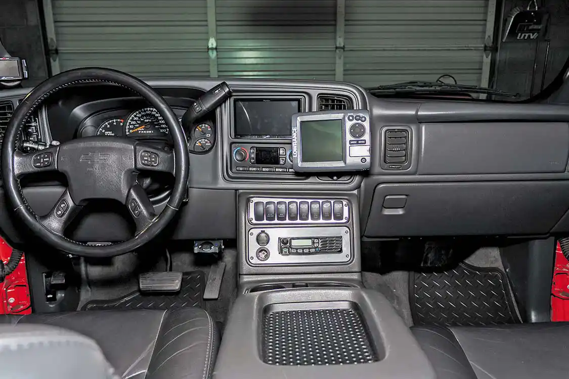A Lowrance GPS unit, Icom VHS radio as well as switches for all his lights and other systems are vital during off road races.