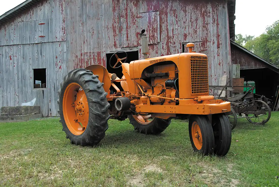 The Biller's 1950 Sheppard SD3 row-crop was purchased with many of the bells and whistles, including both drum and live shaft PTO, live hydraulics and lights. Not ordered was the adjustable wide front axle, rear 3-point lift and big-bore engine. Base price was $2,995 but we don't have a price list for the extras. The tractor has a bit of an Allis-Chalmers look to it but the resemblance is only superficial and unintended.