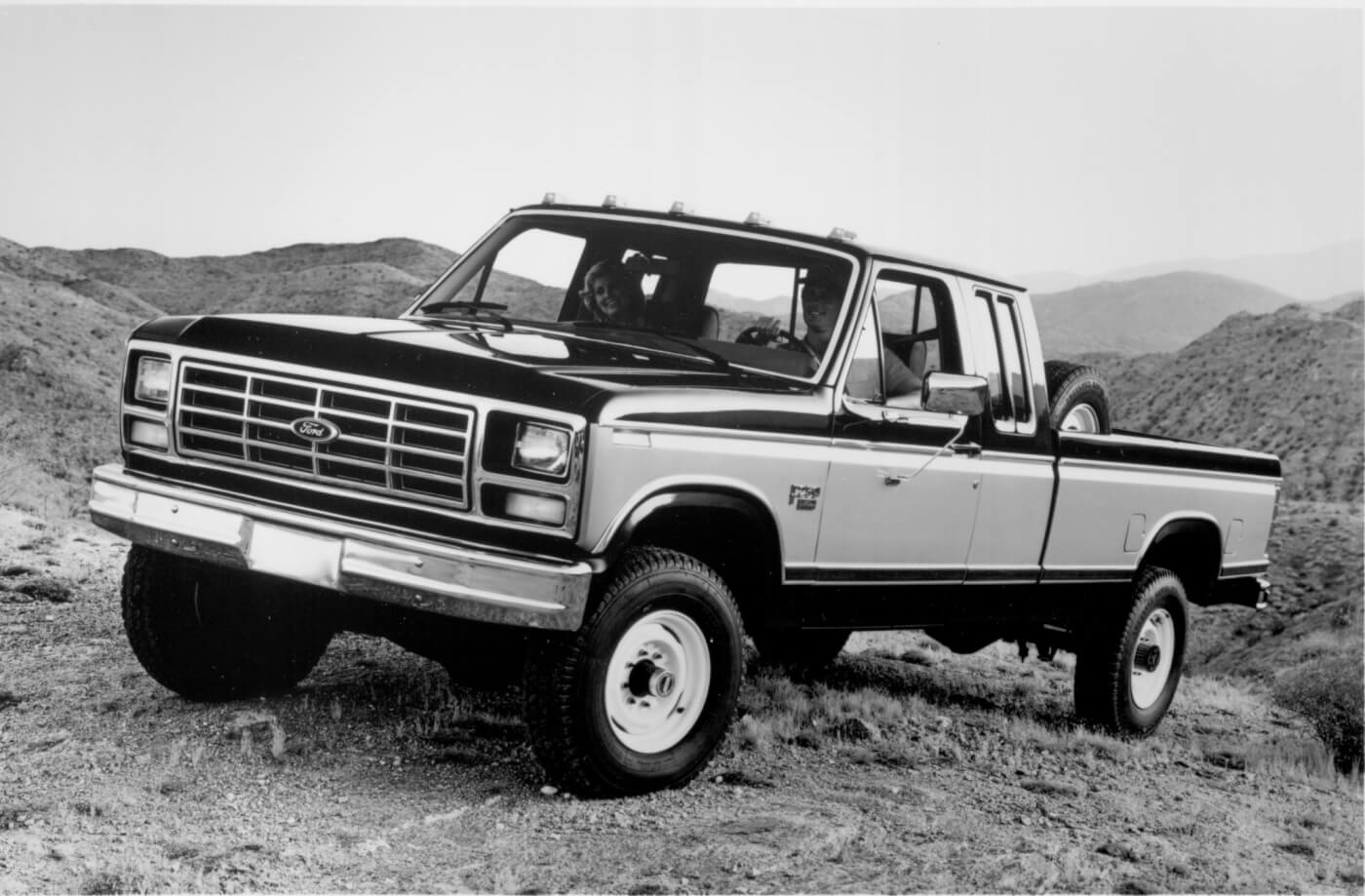 De Ford diesel was in volle gang toen deze 1984 F-250HD 4x4 XL zijn debuut maakte. In dit tijdperk was de XL een stapje hoger dan het basismodel en hield het midden tussen de Base en XLT (later XLT Lariat) modellen. De 