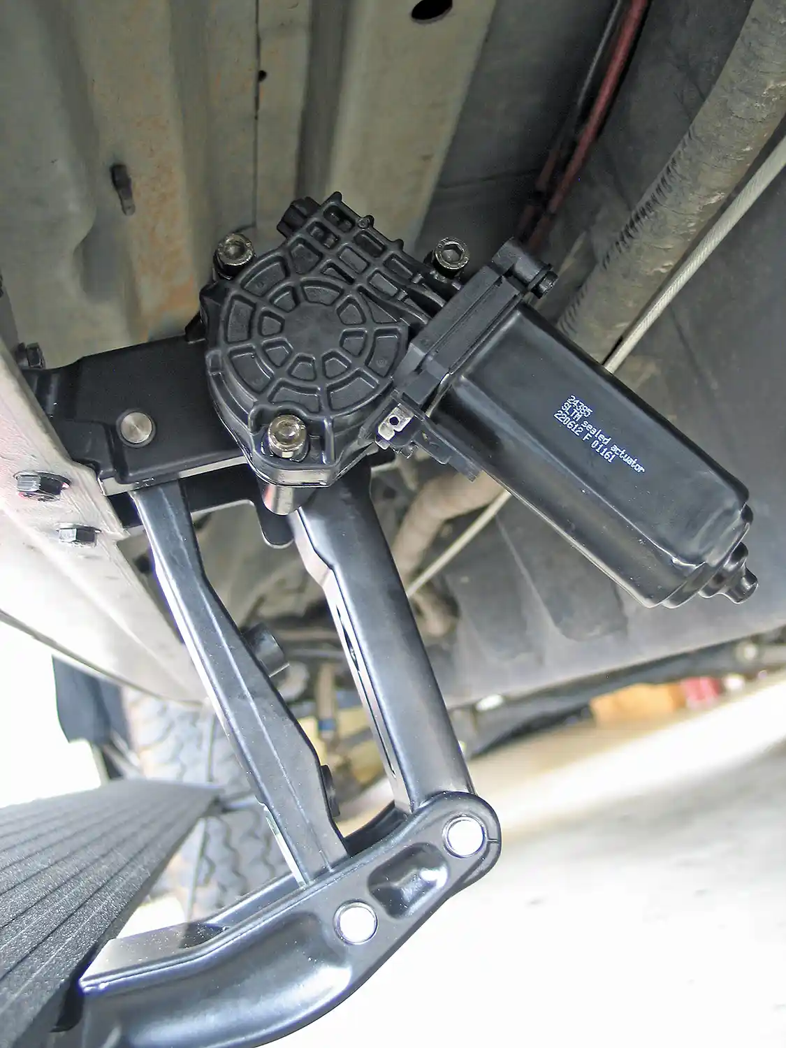 8. The motor assembly slides on to the driveshaft and mounting points on the linkage and fastened with three socket cap screws, which are torqued to 6 ft-lb.