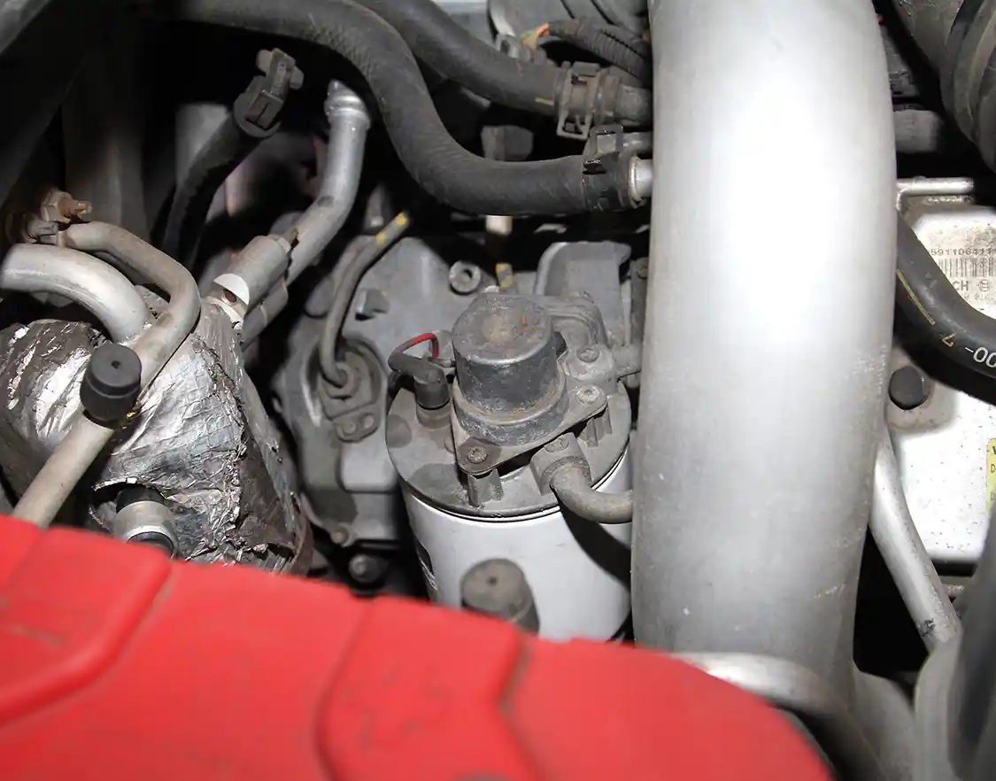 2. The filter assembly on this truck was not leaking fuel externally, but it was allowing air to bleed back into the fuel system causing the CP3 to loose its prime. The truck would not start unless the fuel system was manually primed.