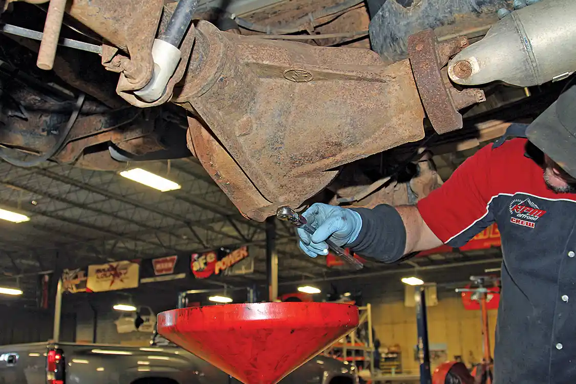 3. The GM 11.5 AAM axles feature a drain plug that can be used to easily drain the gear oil. For some reason the Dodge versions do not; the diff cover must be removed to drain the oil.