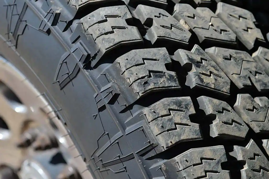 Terra Grappler G2 features “staggered hill and valley shoulder lugs.” This is said to offer additional biting edges in off-pavement use.