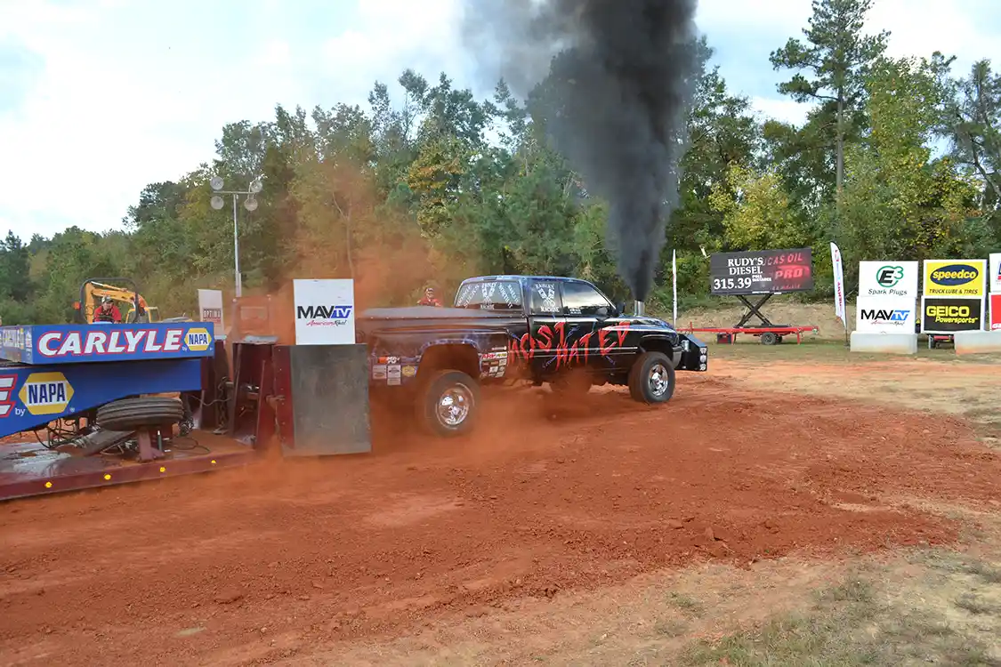 CW Cartmell's "Most Hated" is one of the strongest 2.6 pullers in the country, and finished well, with a 308-foot pull.