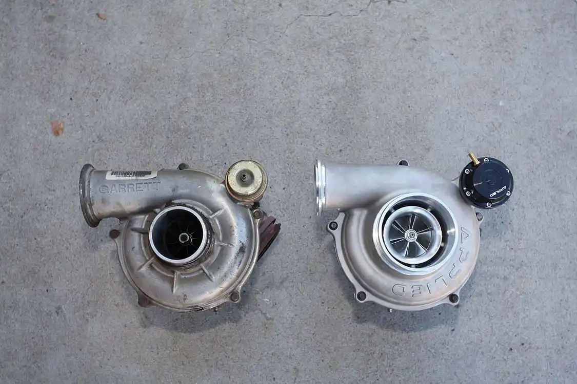2A/2B. Here you see a comparison between the stock turbo (L) and the new Applied Performance Products turbo (R). The new turbo is almost the same size on the exterior for an easy fit, but the internals are built to move more air. Notice the new Applied Performance wastegate actuator. This billet aluminum heavy-duty adjustable wastegate actuator is pre-set at 24 psig. The wastegate actuator has a quick-adjust design, which eliminates the need to disconnect the actuator from the wastegate valve. It’s available separately and can be used on stock turbos.
