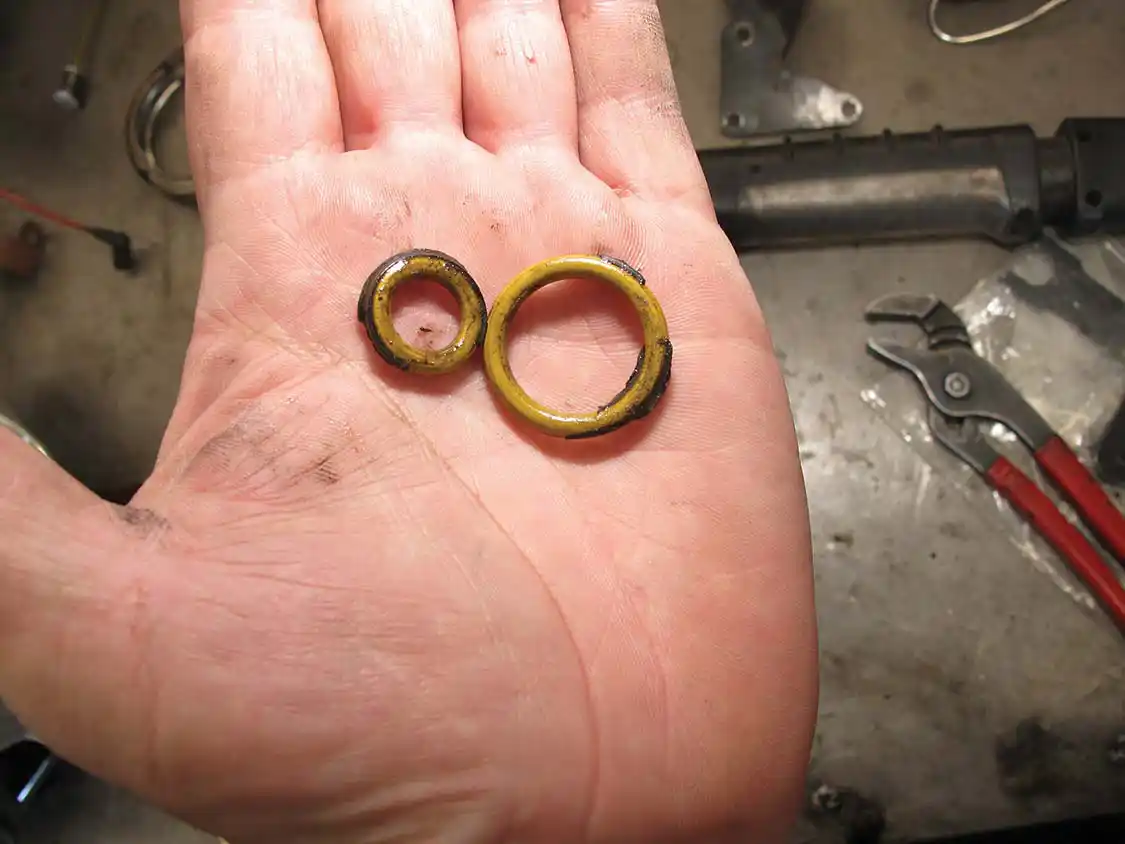8. These are the turbo pedestal O-rings. They must be changed every time you remove the turbo, to prevent oil leaks.