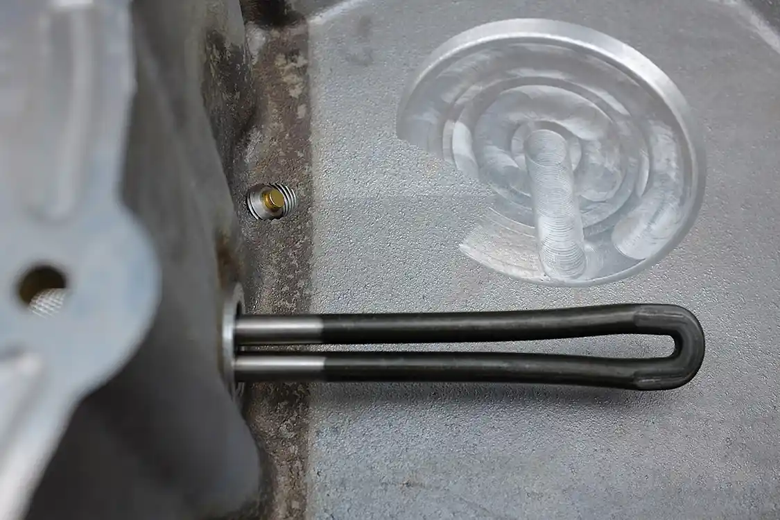 9. Here you see the optional in-pan oil heater element installed in the Banana Pan. This is a great upgrade for owners who live in states with a cold winter climate.