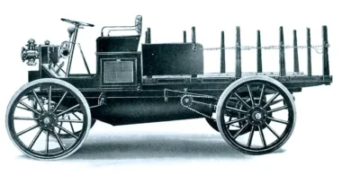 This REO Model H from 1912 features a 12-horsepower cast-iron engine, which transfers power through multi-plate clutches and a planetary gearbox to the chain-driven rear wheels. REO sold 2,300 of these during the pre-war period of 1911 to 1913. This platform was the basis for REO truck production.