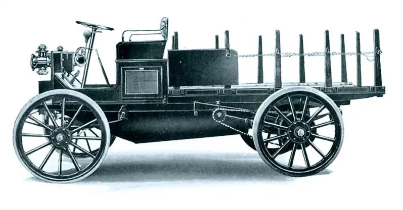 This REO Model H from 1912 features a 12-horsepower cast-iron engine, which transfers power through multi-plate clutches and a planetary gearbox to the chain-driven rear wheels. REO sold 2,300 of these during the pre-war period of 1911 to 1913. This platform was the basis for REO truck production.