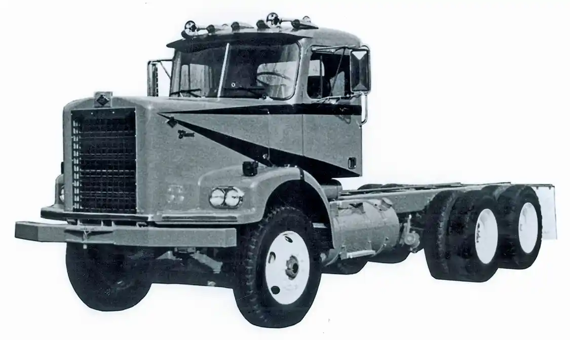 Diamond REO’s Giant C-116 series, the last of the few, had its beginnings in 1971 and lasted until 1995 under several owners. An assembled platform with few options, it was essentially hand-made and had few buyers.