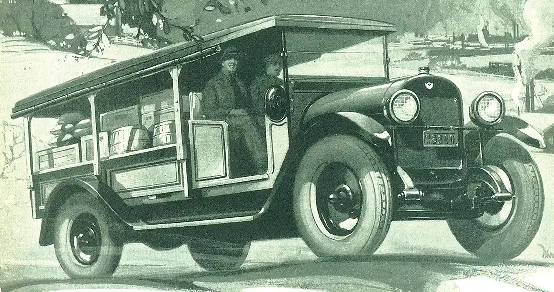 No less than 12 standard bodies of Speed Wagons were offered in 1925. Chassis load capacity ran from 500 to 2,500 lbs. By the mid 1920s, more than 125,000 Speed Wagons were in service.