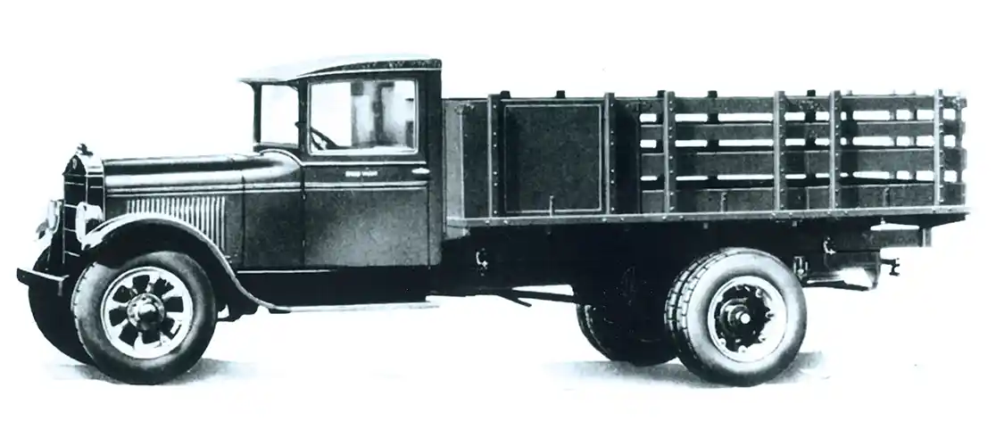REO built Speed Wagon platforms covering a variety of tonnage applications, as this 1929 GA Heavy Duty platform demonstrates. Some 14 different chassis were offered, along with the firm’s new 268-cid Gold Crown inline six, which delivered 67 horsepower.