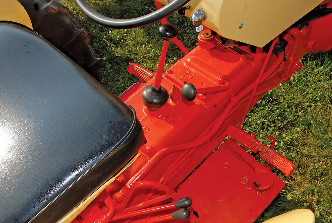 The Tripl-Range three-speed range box was a popular option and most remaining Case tractors of the era have it. The forward lever on the transmission housing is the range control. Moving the shifter fore and aft shifted between Direct and High. From the center position, sliding the lever to the right and forward engaged Low.