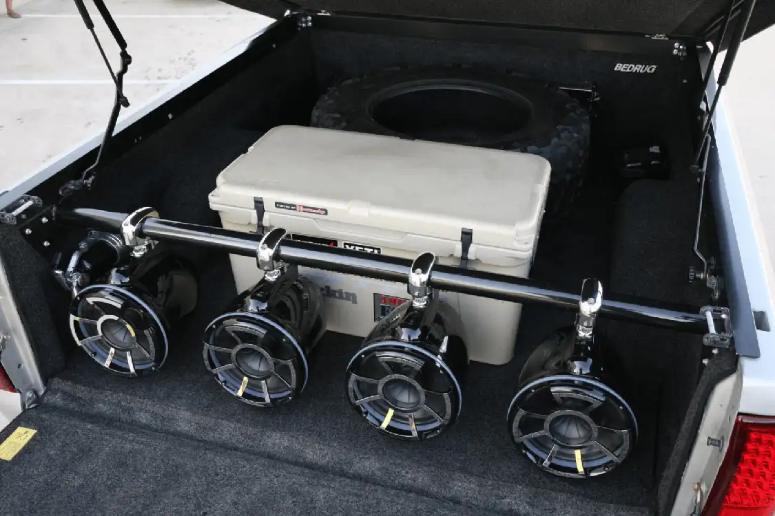The Naivars custom-built the mounting bar for the four <a href="https://www.wetsounds.com/">Wet Sound</a> 10-inch speakers.