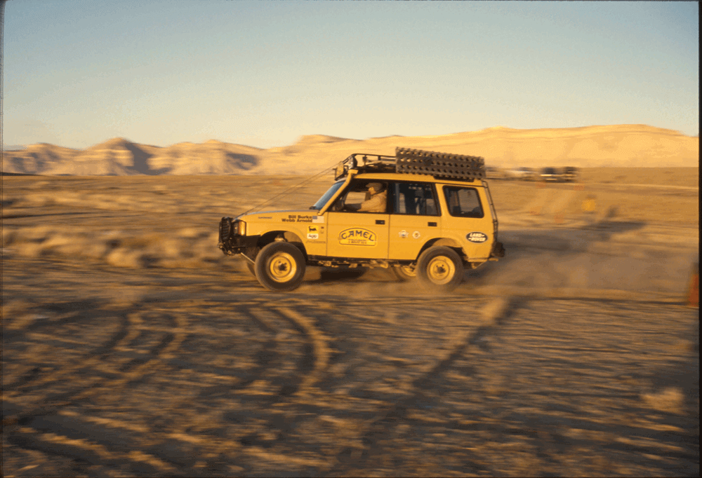 Дизель дискавери 1. Ленд Ровер Дискавери кэмел трофи. Land Rover Discovery Camel Trophy. Кэмел трофи 1990. Нива кэмел трофи.