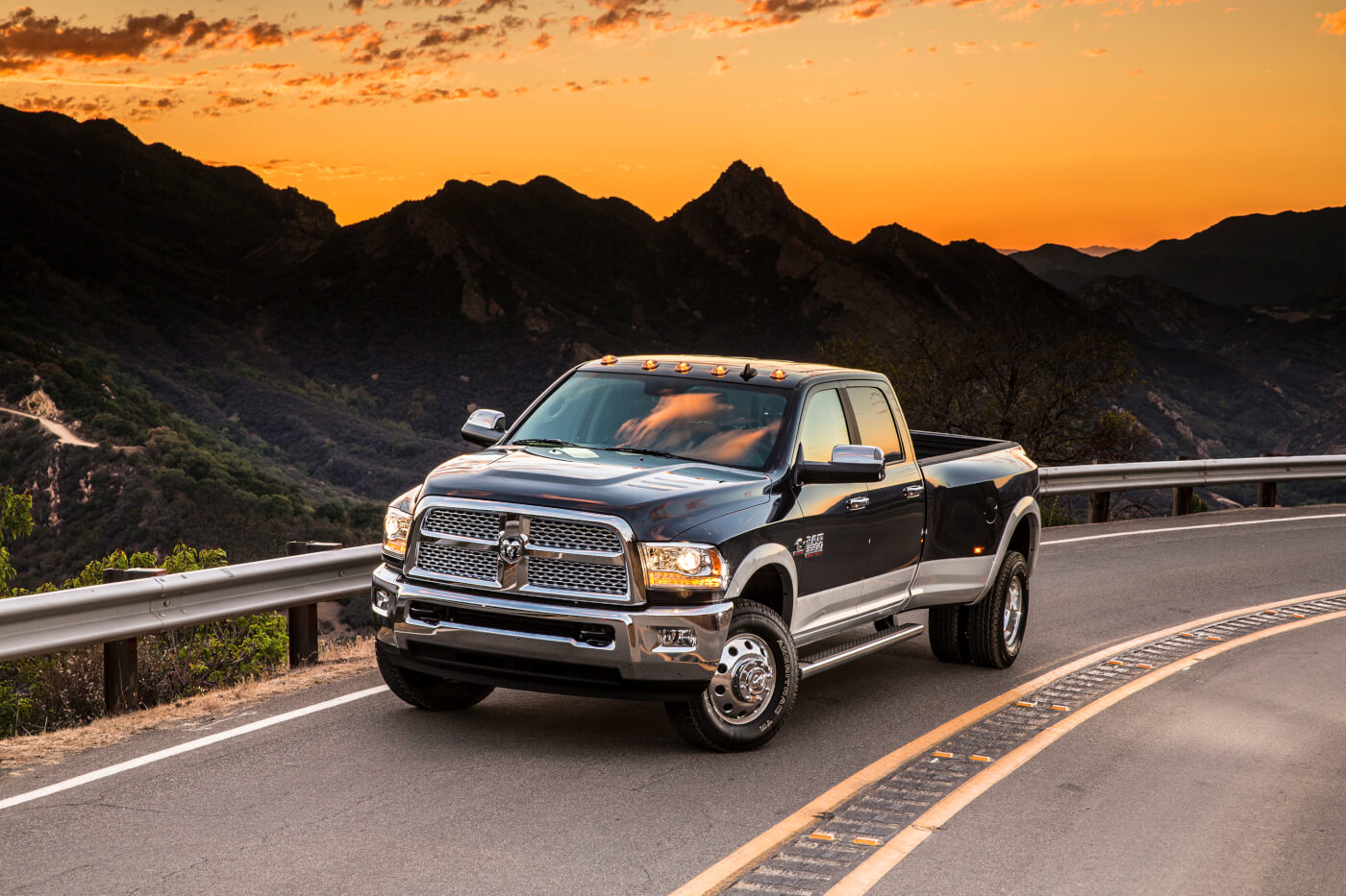 2018 Ram 3500 Heavy Duty Laramie Crew Cab 4×4 Dually