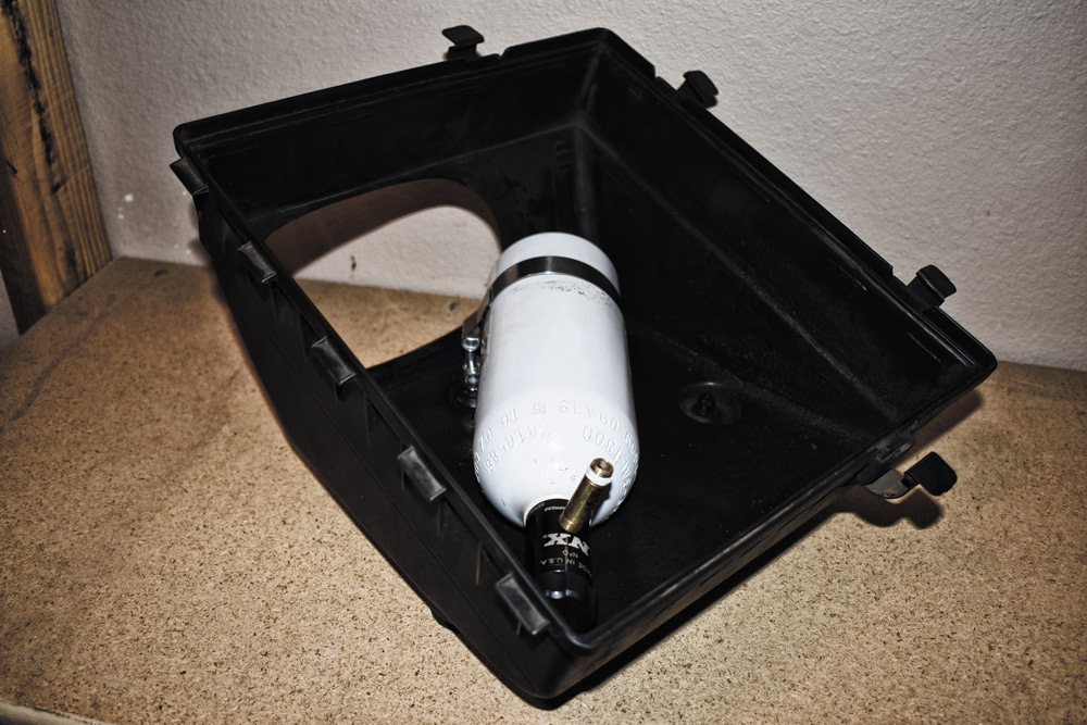 Dodge Airbox, Nitrous bottle