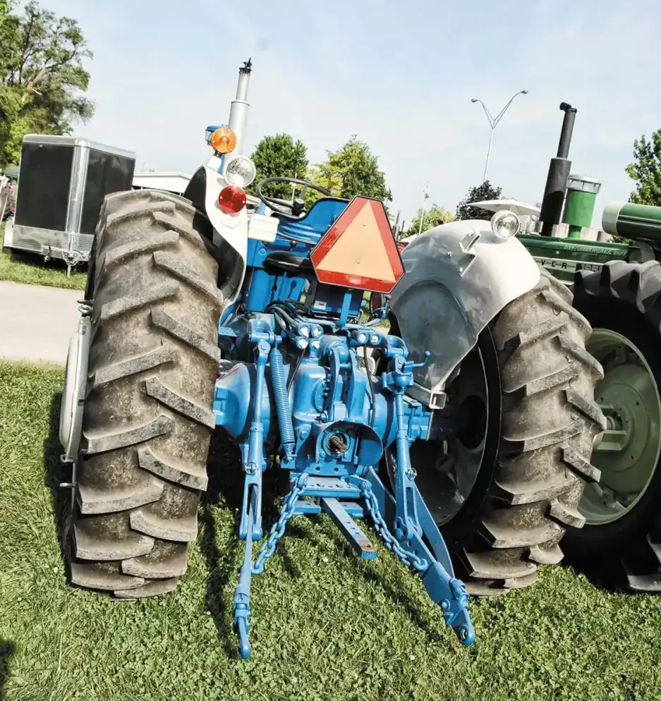 Load Monitor system, clamshell fenders, All-Purpose Ford 7000 diesel tractor