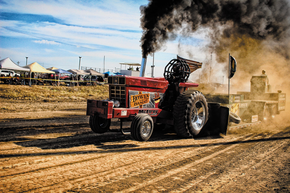 Larry McElroy’s beautiful “Bowen Bandit” IH Tractor