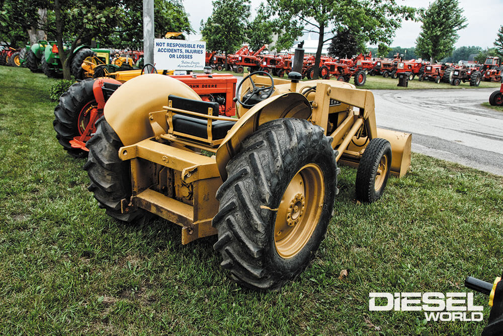 John Deere Model 440 Tractor & Crawler Two Cylinder magazine 440C 