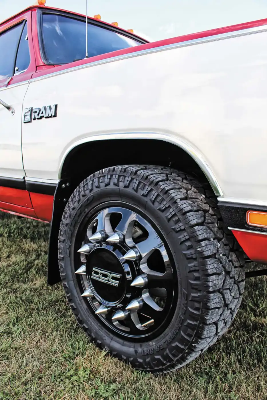 Nitto Exo Grappler AWT 275/55R2, machined finish 20-inch DDC Ten wheel, 8 on 6.5 bolt pattern, Far From Stock 1.5-inch wheel spacer